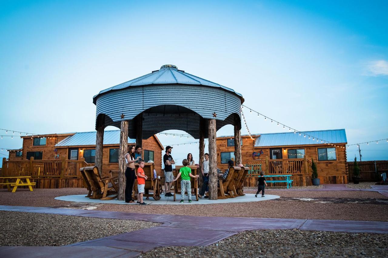 The Big Texan - Cabins And Wagons 阿馬里洛 外观 照片