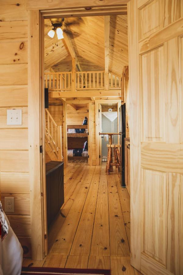 The Big Texan - Cabins And Wagons 阿馬里洛 外观 照片