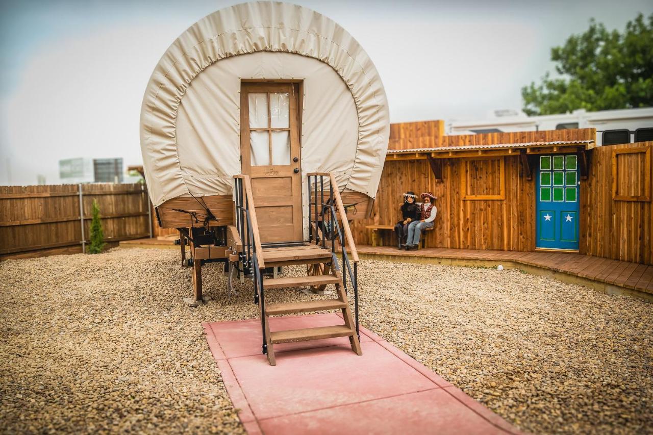 The Big Texan - Cabins And Wagons 阿馬里洛 外观 照片