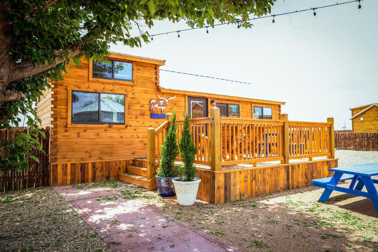 The Big Texan - Cabins And Wagons 阿馬里洛 外观 照片